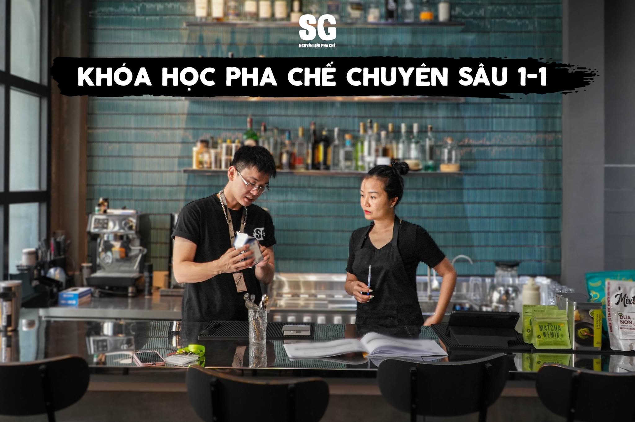 Buổi thực hành trong khóa học pha chế chuyên sâu tại Nguyên Liệu Pha Chế SG, người mới học pha chế hay học viên đều được hướng dẫn từng bước cụ thể