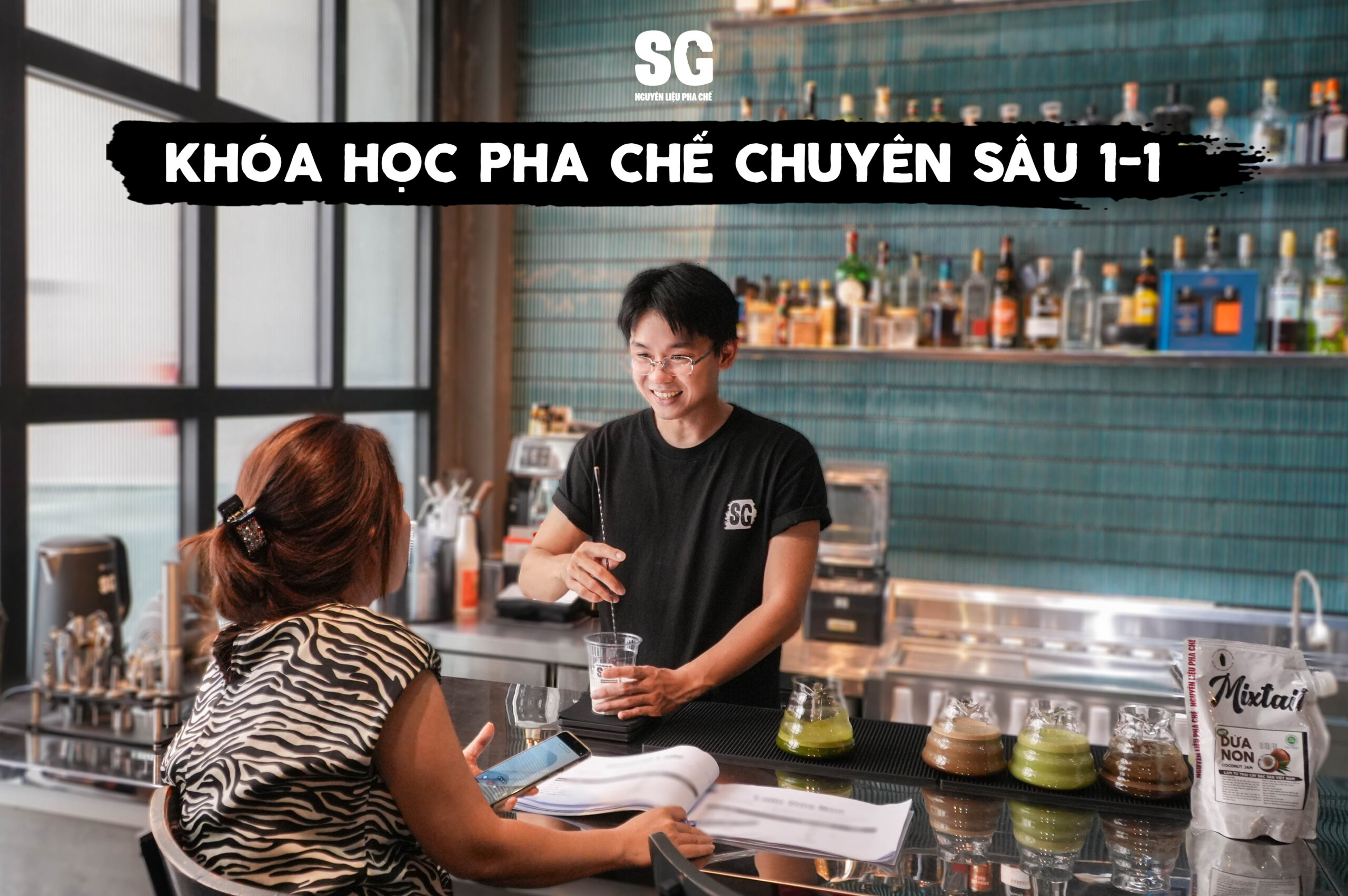 Khóa học pha chế 1 kèm 1 tại SG dành cho chủ quán đang cân nhắc setup hay học pha chế. Giảng viên trao đổi trực tiếp theo mô hình quán, giúp bạn hiểu rõ nhu cầu thực tế để lựa chọn hướng đi phù hợp, dễ triển khai và tối ưu nguồn lực.